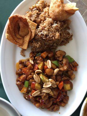 Lunch special - Kung pao chicken, fried rice, wontons