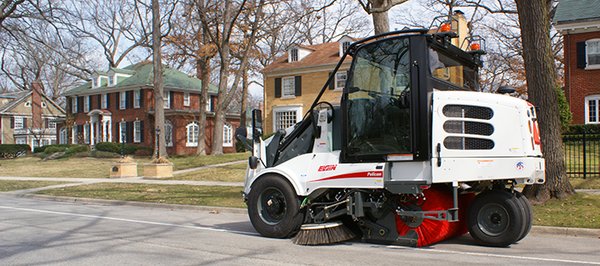 Elgin Pelican 3 Wheel Sweeper