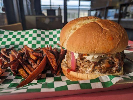 Pull pork BBQ+ sweet potato fries