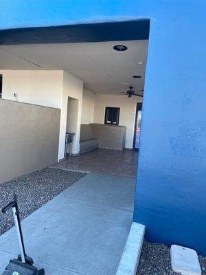 Sink and waiting area to the right of the car wash exit maybe for the kids to play.. leftover from the days where it was full service