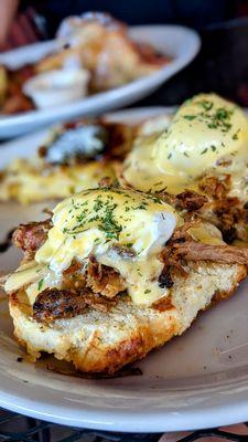 Pulled pork benedict