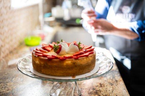 Cheesecake with fresh strawberries