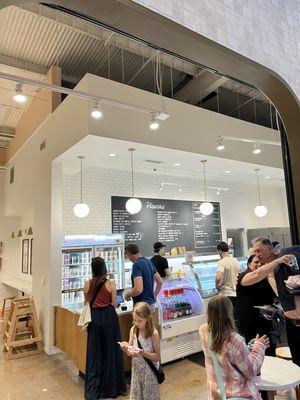 Inside Jeni's