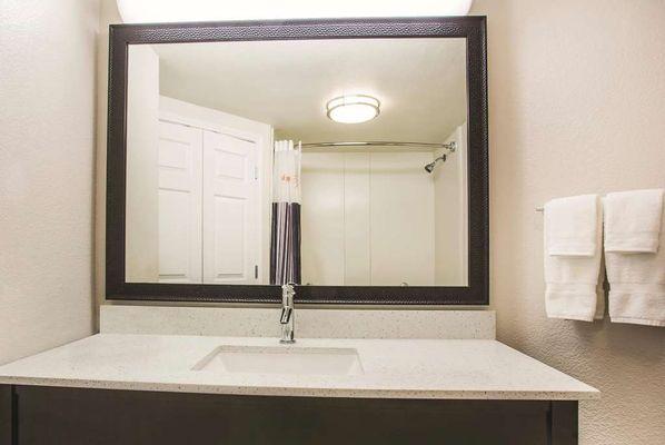 Guest room bath