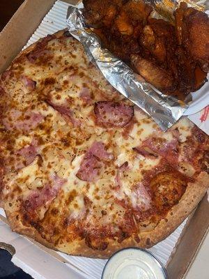 Large Hawaiian Pizza 10 Buffalo Wings