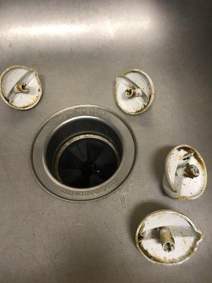 The dirty stove knobs I received after complaining for a few weeks.