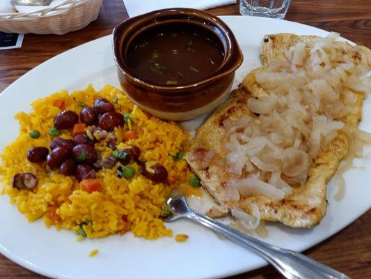 Grilled chicken breast with onions and rice & beans