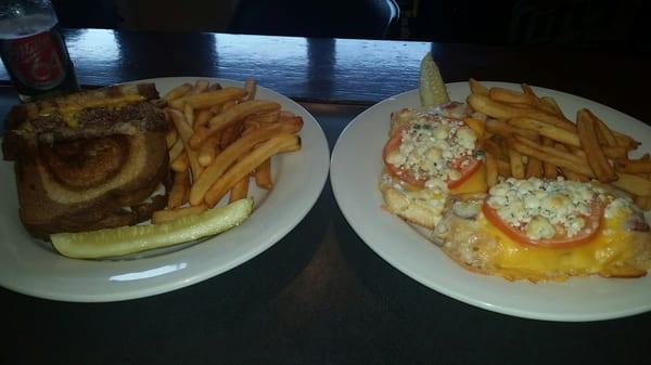 Yummy grilled cheese (very unique, broiled open-faced with 3 cheeses) and patty melt!!