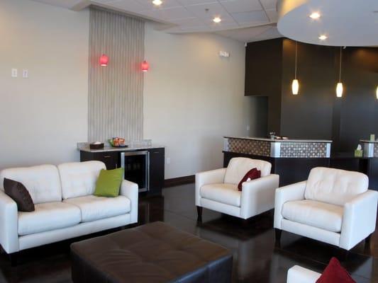 Spacious reception area with a beverage bar for your comfort and relaxation.