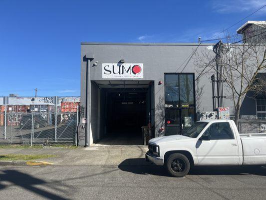 The front entrance and garage of Sumo Auto