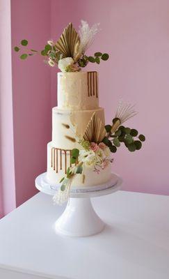 Minimalist Wedding Cake with Florals & Salted Caramel Drip