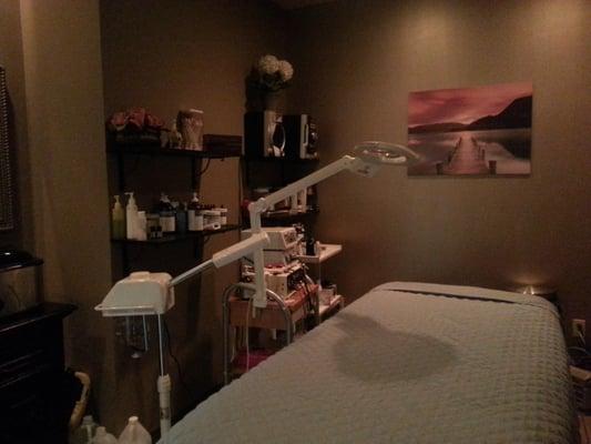 Come enjoy a relaxing facial in Gigi' warm comfy room.