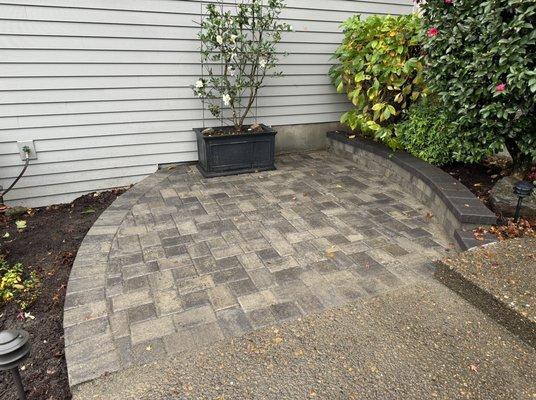 Front yard paver patio