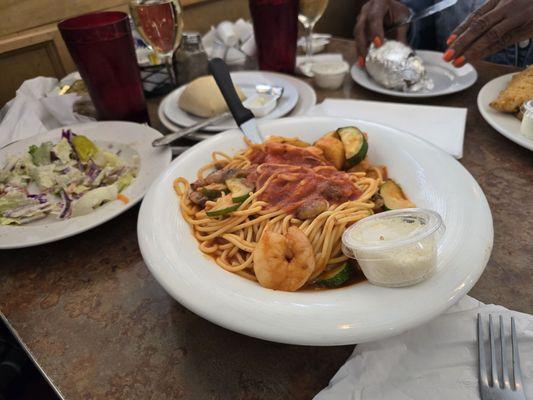 Spaghetti with seafood plate