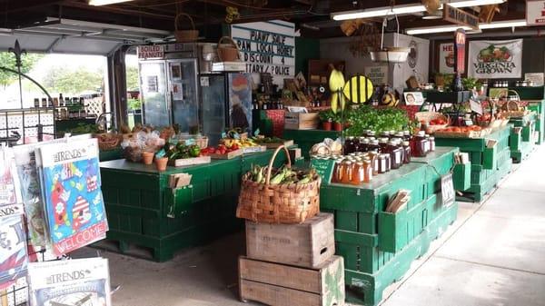 Holland Produce in the Virginia Beach Farmer's Market