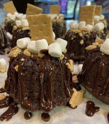 S'Mores Mini Bundt Cakes