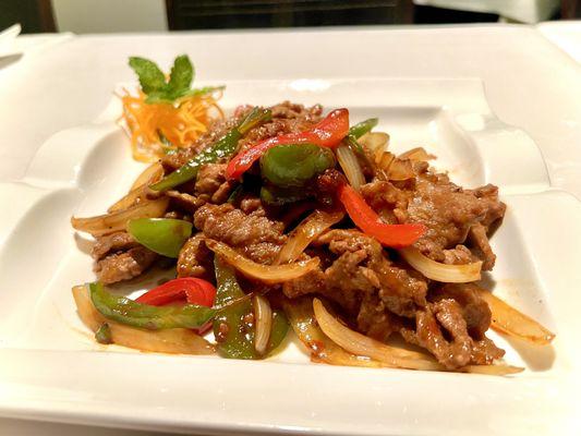 Pepper steak with onion