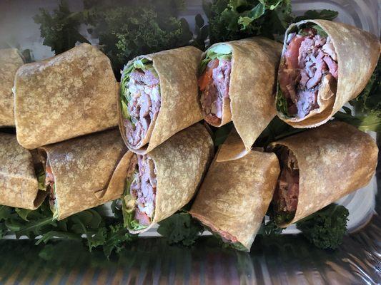 Roast beef wraps platter