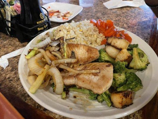 Grilled tuna & scallop hibachi plate