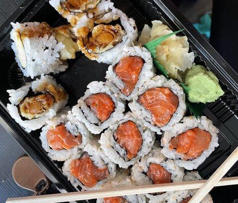 Two spicy salmon and Shrimp Tempura So good !