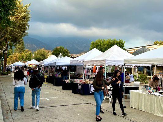 A fine evening for the farmers market!! Lovely, moody weather on the mountains!