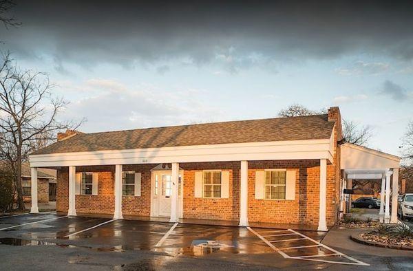 Exterior of Story Road Animal Hospital.