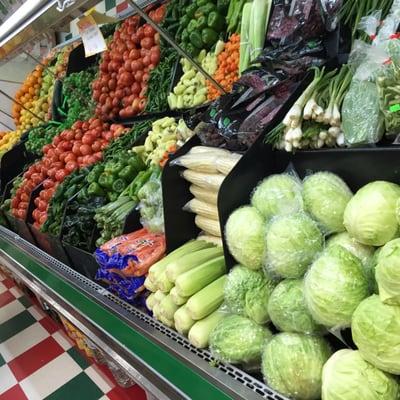 Our selection of fruits and vegetables. Nuestras selecciones de frutas y verduras