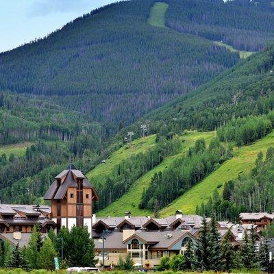 When is the best time to visit Vail, you may ask, in winter or summer?
We can help you experience it. Let us provide you with a luxury ride