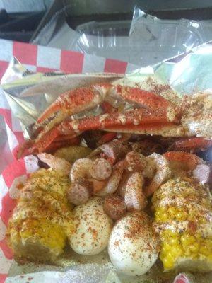 Blaster Snow Bowl $13 Snow Ccabs Sausage Shrimp Potatoes Corn on the cob Boiled eggs Seasoned with Garlic butter and Spices Dipping sauce