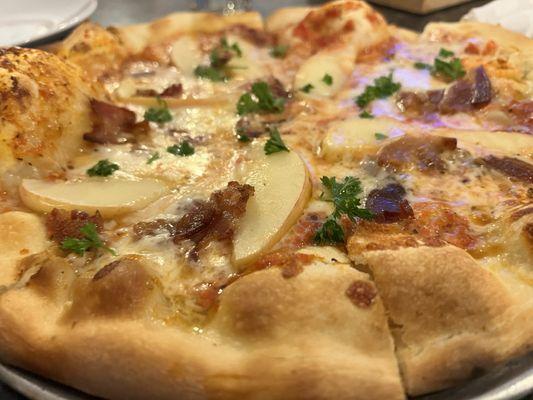 Pizza with apple and bacon!