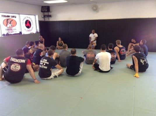 Kru Phil Nurse talking to the team.  Fantastic seminar last year!