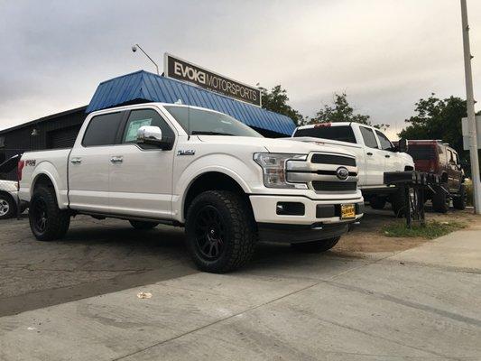 2018 Ford F!50 Platinum with a leveling kit installed 33x12.50r20 Toyo Open Country AT2 Tires on 20" Fuel Offroad Vector Wheels in Black