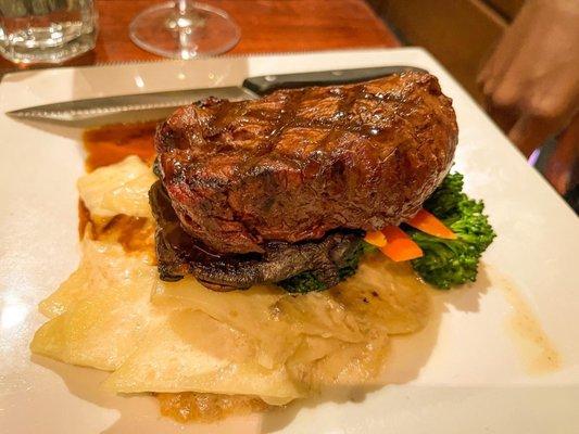 Filet mignon with au gratin, potatoes and vegetables.