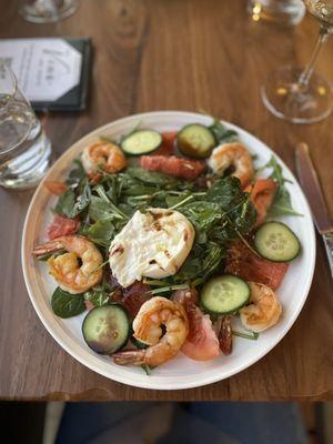 Burrata salad with prawns