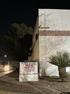 What a shame can't even upkeep building even paint looks depressing. Graffiti on sign and side of building FOREVER.