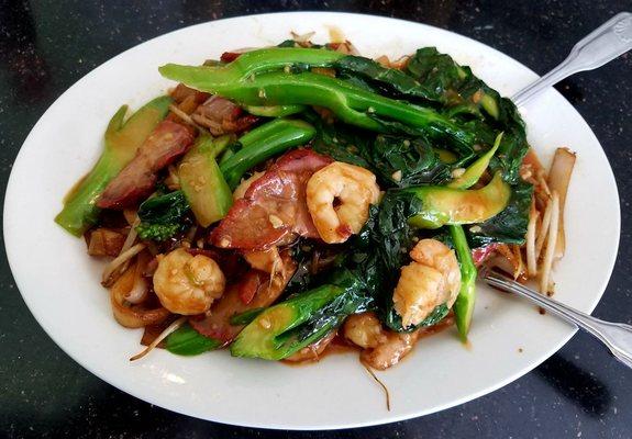 Minh Ky - Thit Xa Xiu // Shrimp // Chinese Broccoli with Chow Fun Noodles