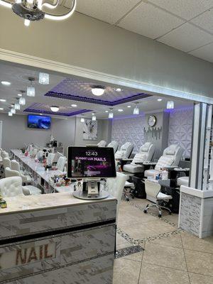 Welcome to Sunny Lux Nails..