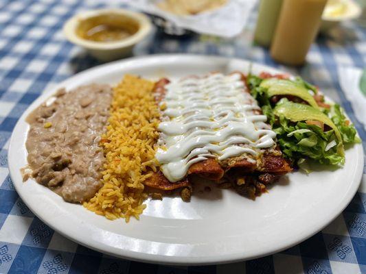 Enchiladas Rojas con Pollo