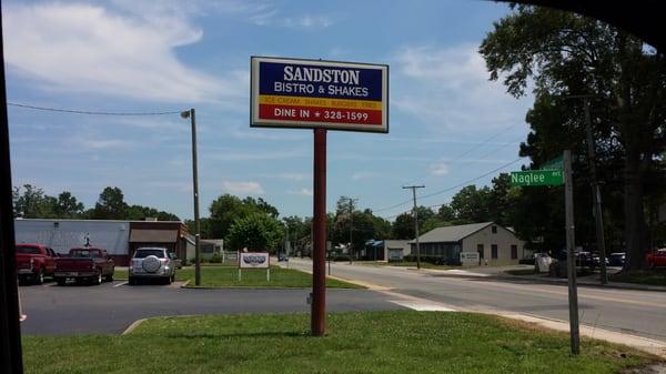 Road sign for Sandston bistro & shakes.