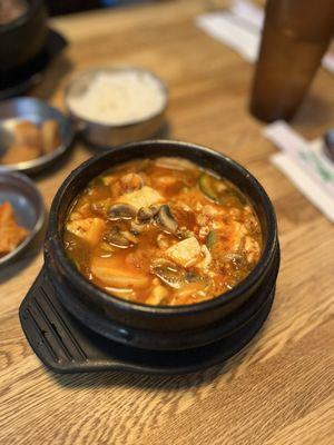 Seafood with Tofu Soup and kimchi