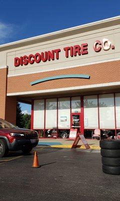 Right off of I-355 & Boughton, this Discount Tire provides fast service at reasonable prices