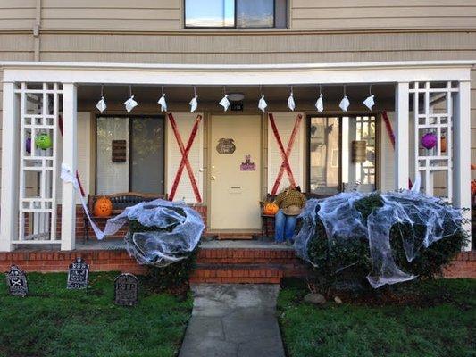 Halloween Porch Decoration Contests!