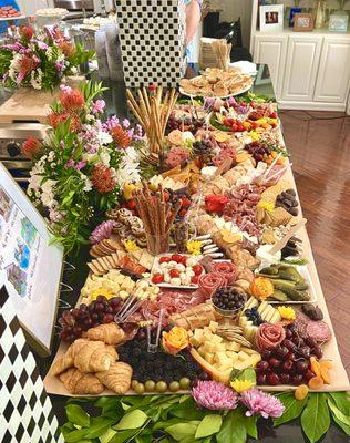 Minimum grazing table 5 x 3' - 40 appetizers