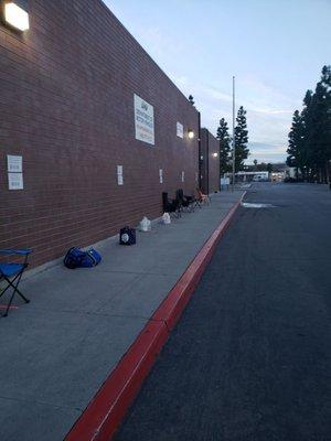 0650. People were waiting in their cars and were saving their place in line. This is the front of the line. We were right behind them.