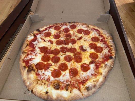 Large pepperoni pizza