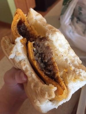 Beef patty with cocoa bread and cheese