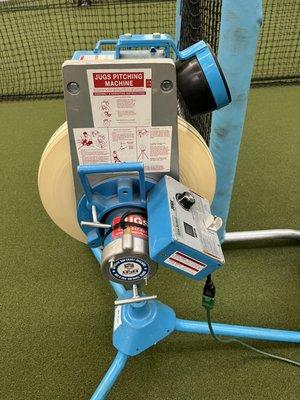 Softball pitching machine