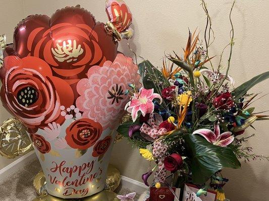 2023 Dibiaso's Valentine Arrangement / Dawn