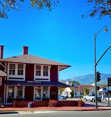 Cute chamber of commerce building - housed in a historic train depot