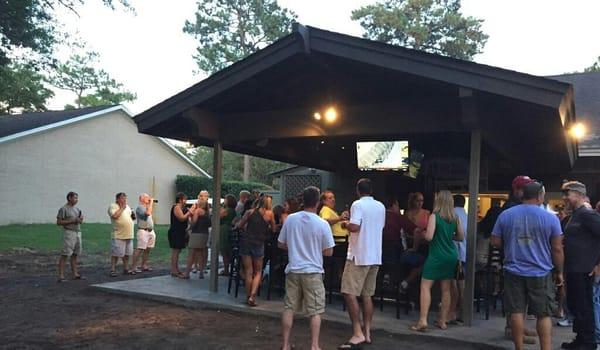 Fun outside bar. Corn-hole tournaments every Tuesday. Perfect place to watch the game.